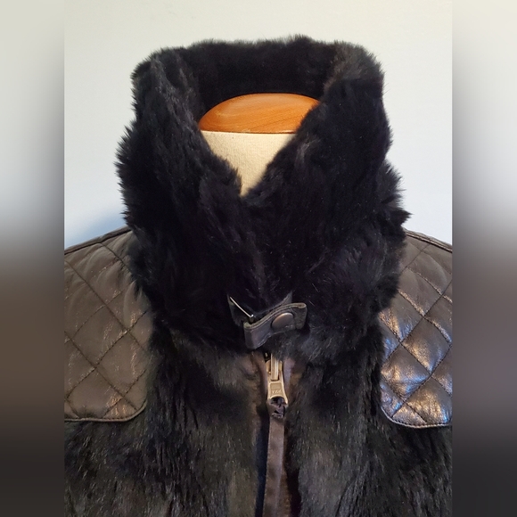 💥✨️ JUNE rabbit Fur/Leather Reversible black Vest - size M/L ✨️💥 - Picture 5 of 9